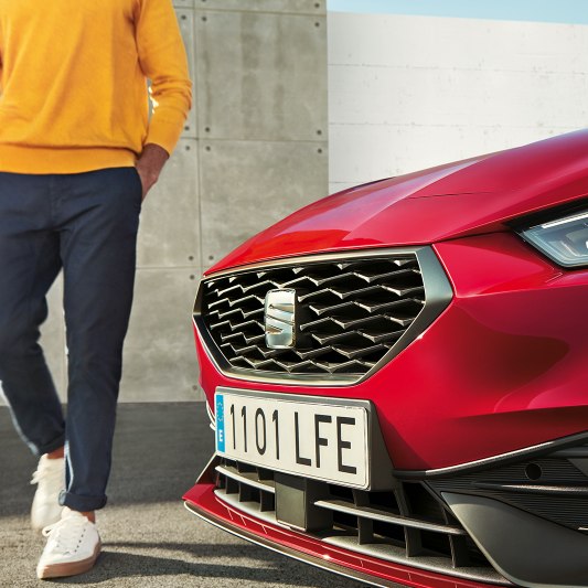 New SEAT Leon logo front