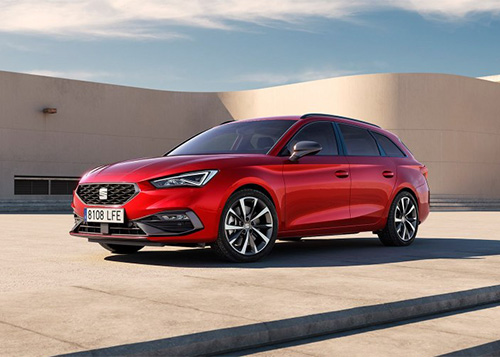 SEAT New Leon Estate - Front view of a red Leon Estate