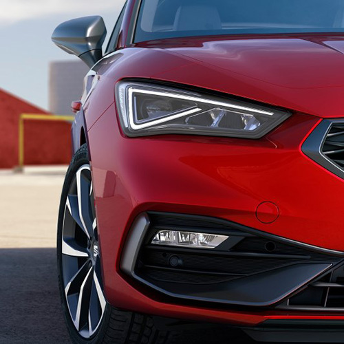 SEAT New Leon Estate - LED headlights